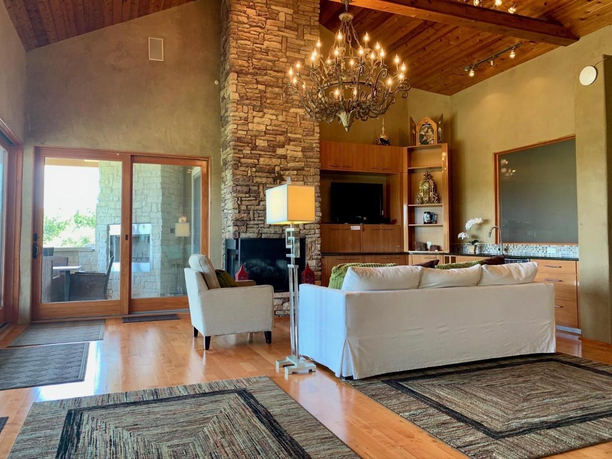 Scenic Hill Country Retreat - Rhino Ranch Villa New Braunfels Exterior foto